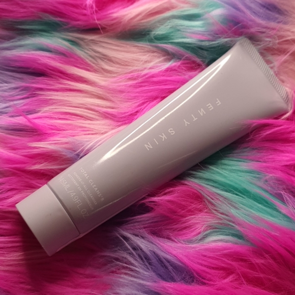 Fenty Skin Cleanser - Picture 2 of 4